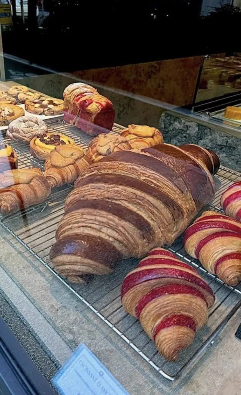 POV: You vs These 8 Absolute Tanks of Pure Chaos đ« 26 Oversized croissant dwarfing normal pastries