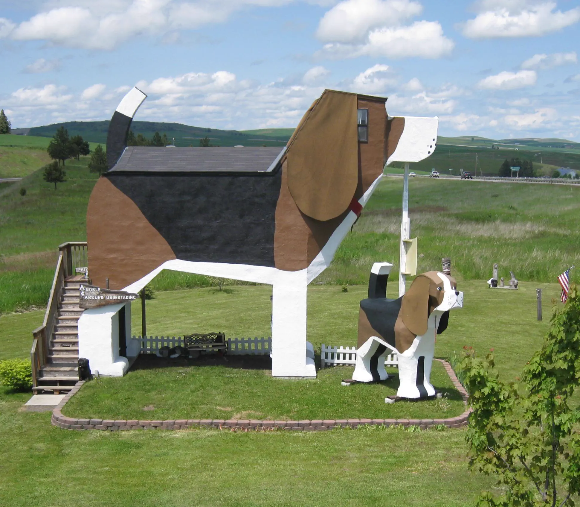 The 9 Chonkiest Finds That Wrecked Us This Week đ« 19 Oversized dog house absolute unit