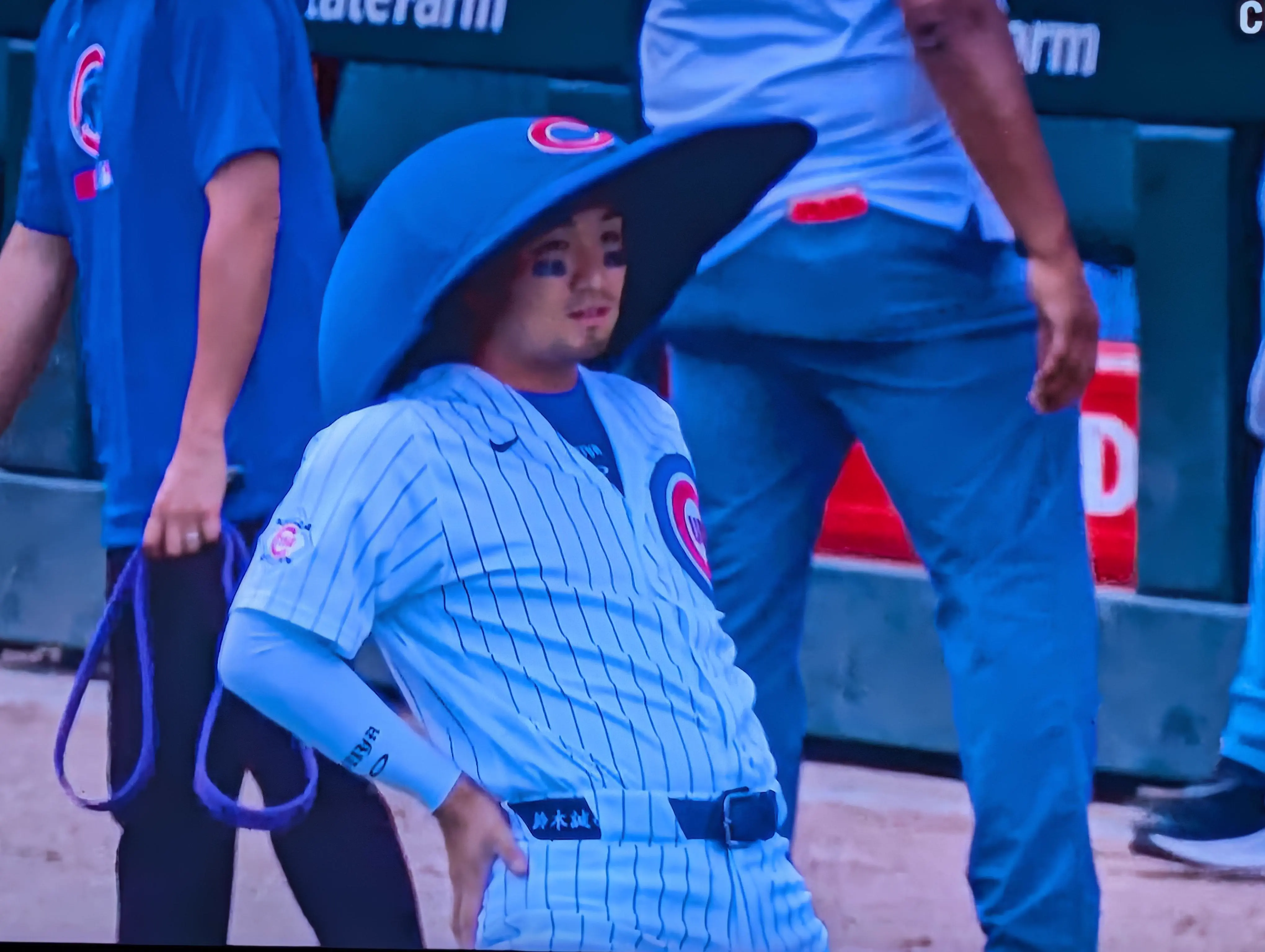 PUNCH: 9 Giants That Made Us Question Reality 14 Oversized hat