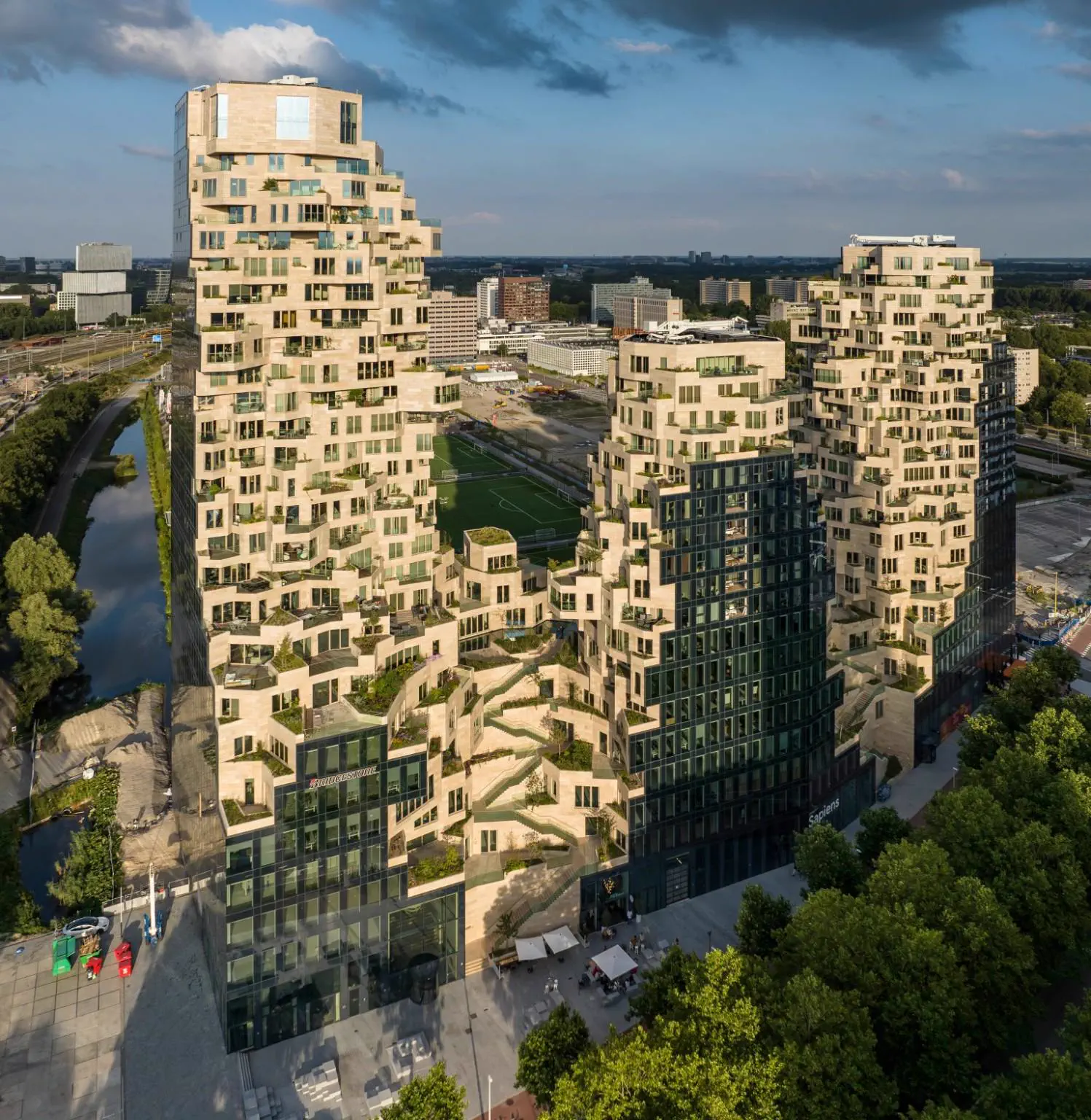 Why Are These 11 Giants So Ridiculously Massive? đ« 24 Colossal mixed-use complex
