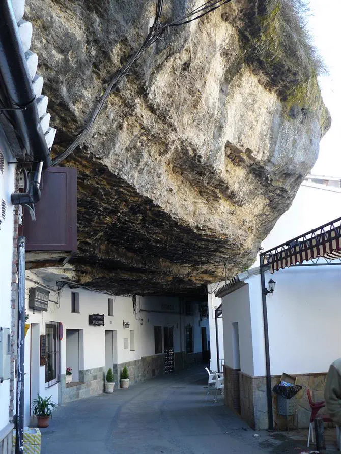 POV: You vs These 7 Absolute Tanks of Natuređ° 11 Absolute Units of a overhanging rock