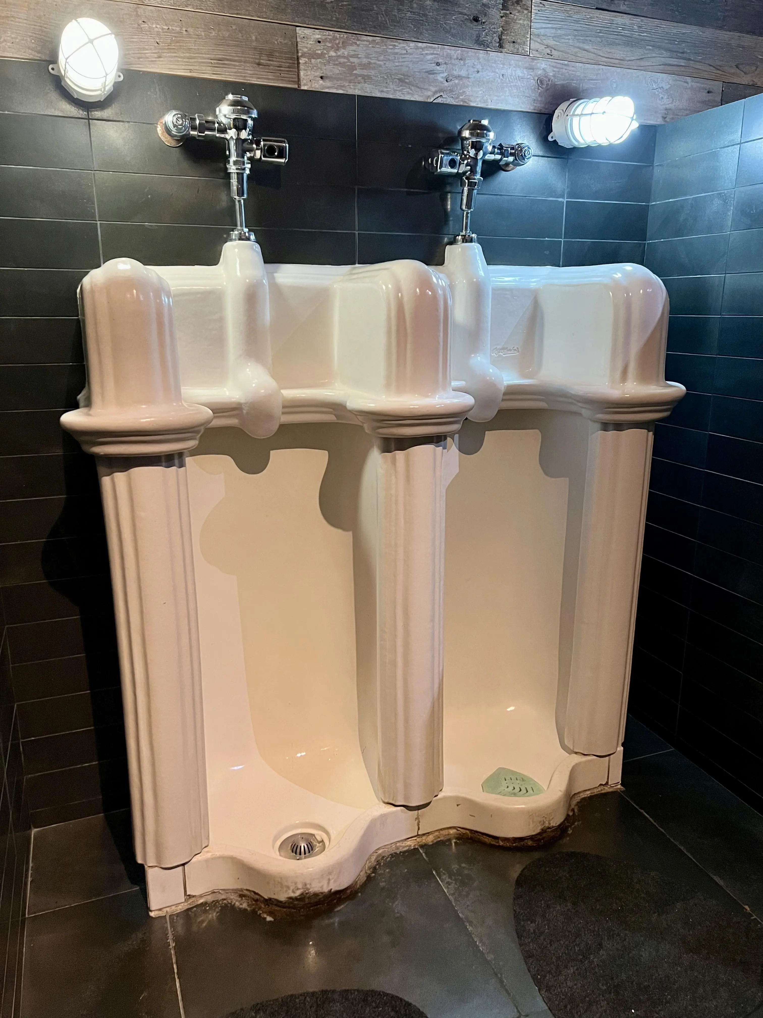 Why Are These 9 Giants So Absurdly Built?đ« 14 Oversized pair of urinals that dwarf normal bathroom fixtures