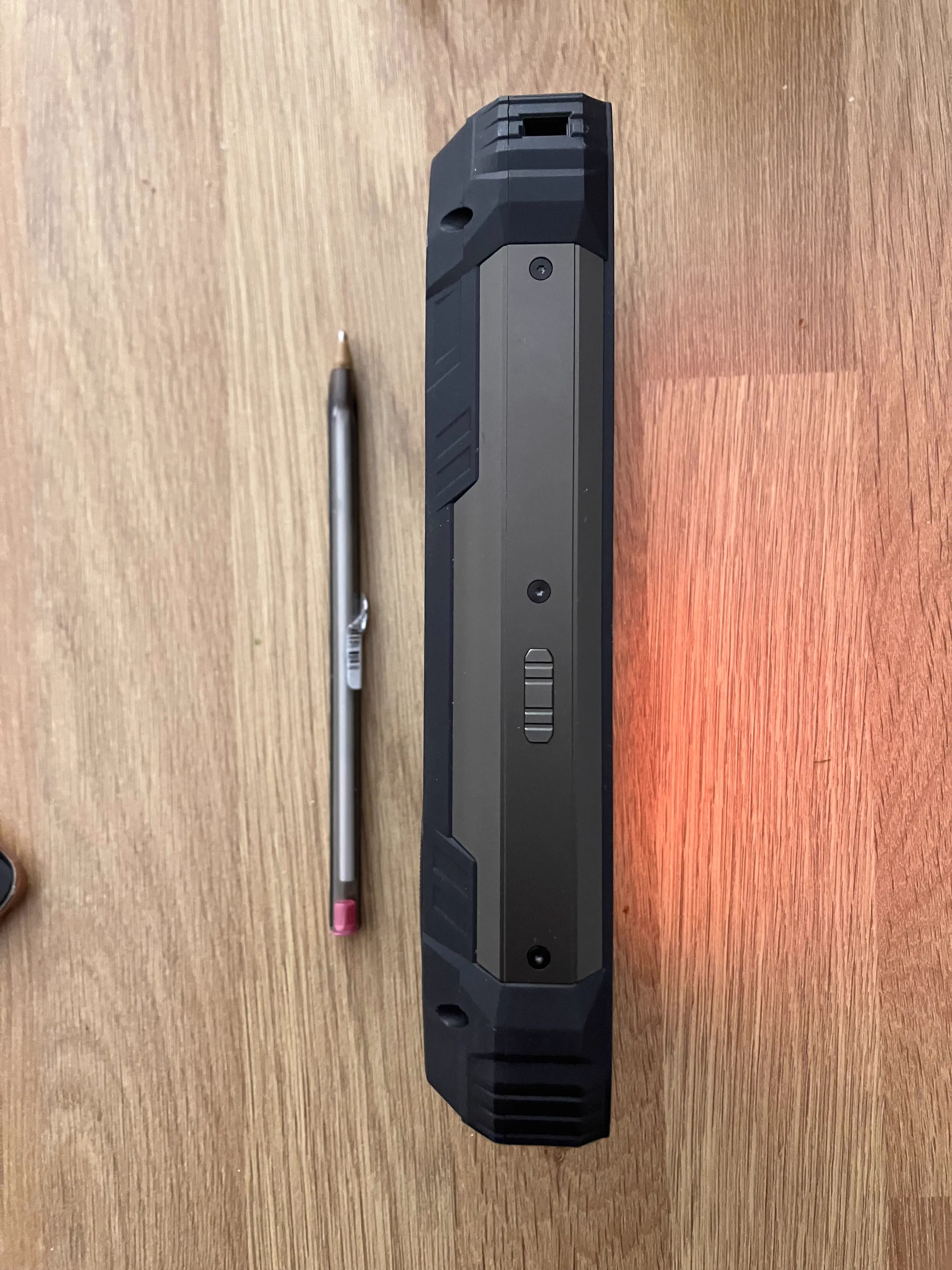 9 Everyday Objects That Went Full Beast Mode đ« 17 Absolute unit of an oversized phone