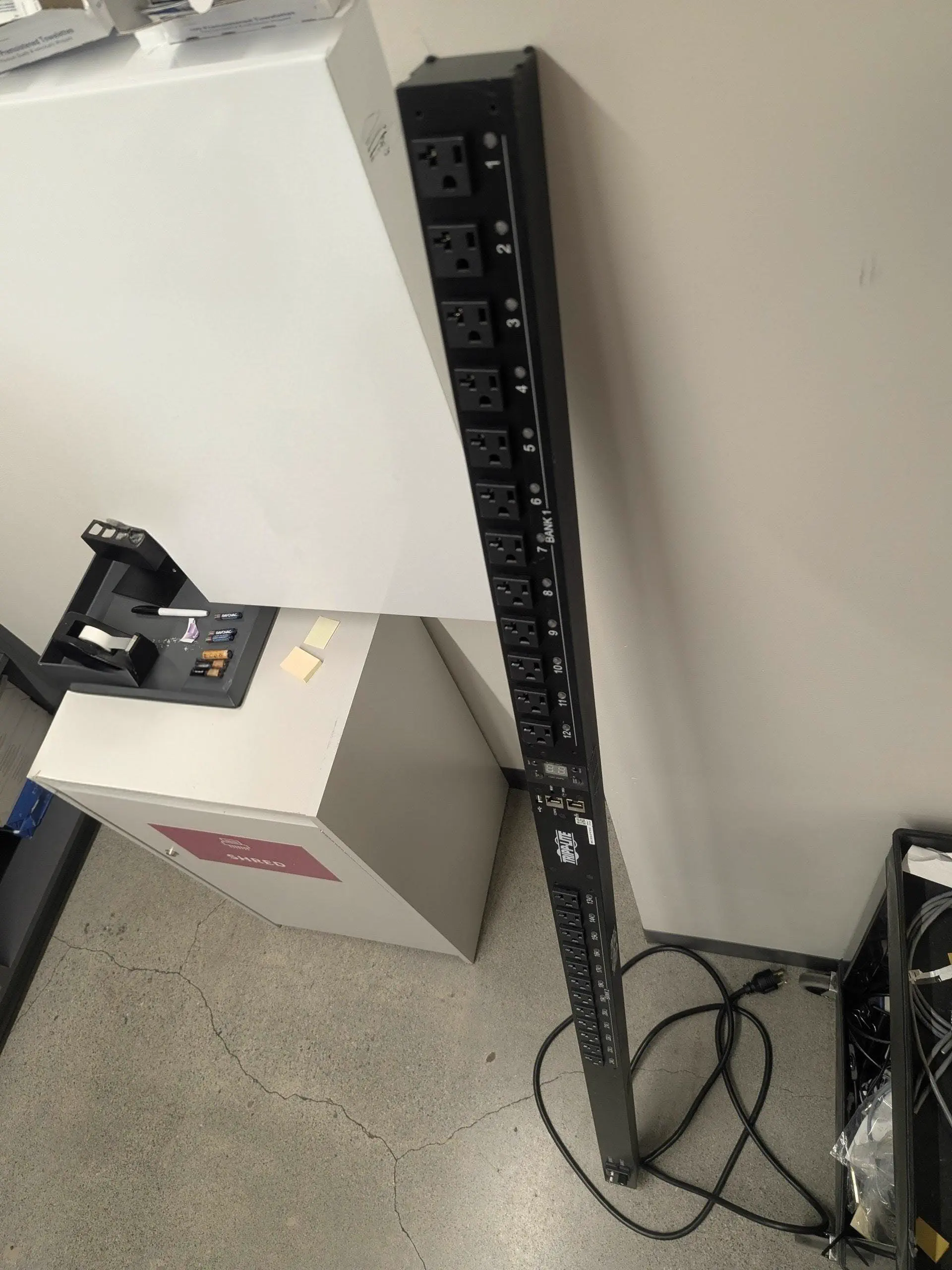 10 Oversized Things That Have Zero Chill đ« 17 Absolute Units of a power strip