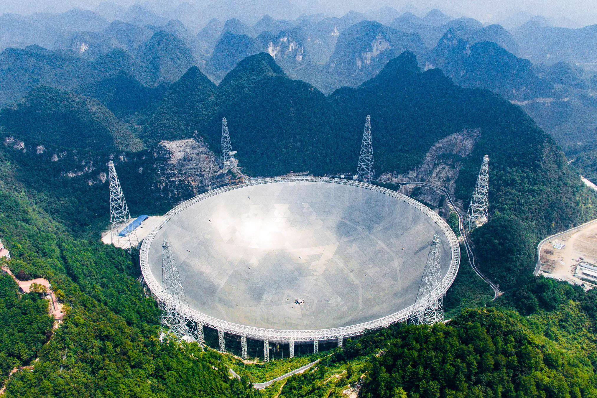 14Colossal Things That Had No Right Being That Big𫣠29 Absolute Units of a Radio Telescope