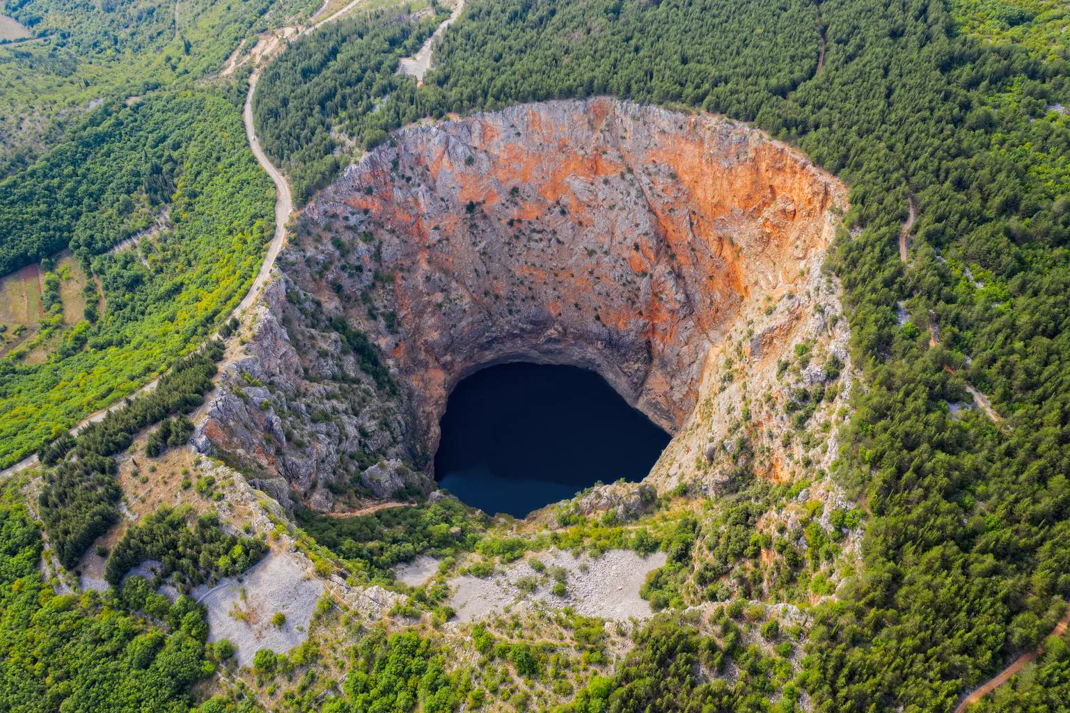 Wait Till You See These 11 Colossal Units đ« 15 Massive sinkhole lake with steep surrounding walls