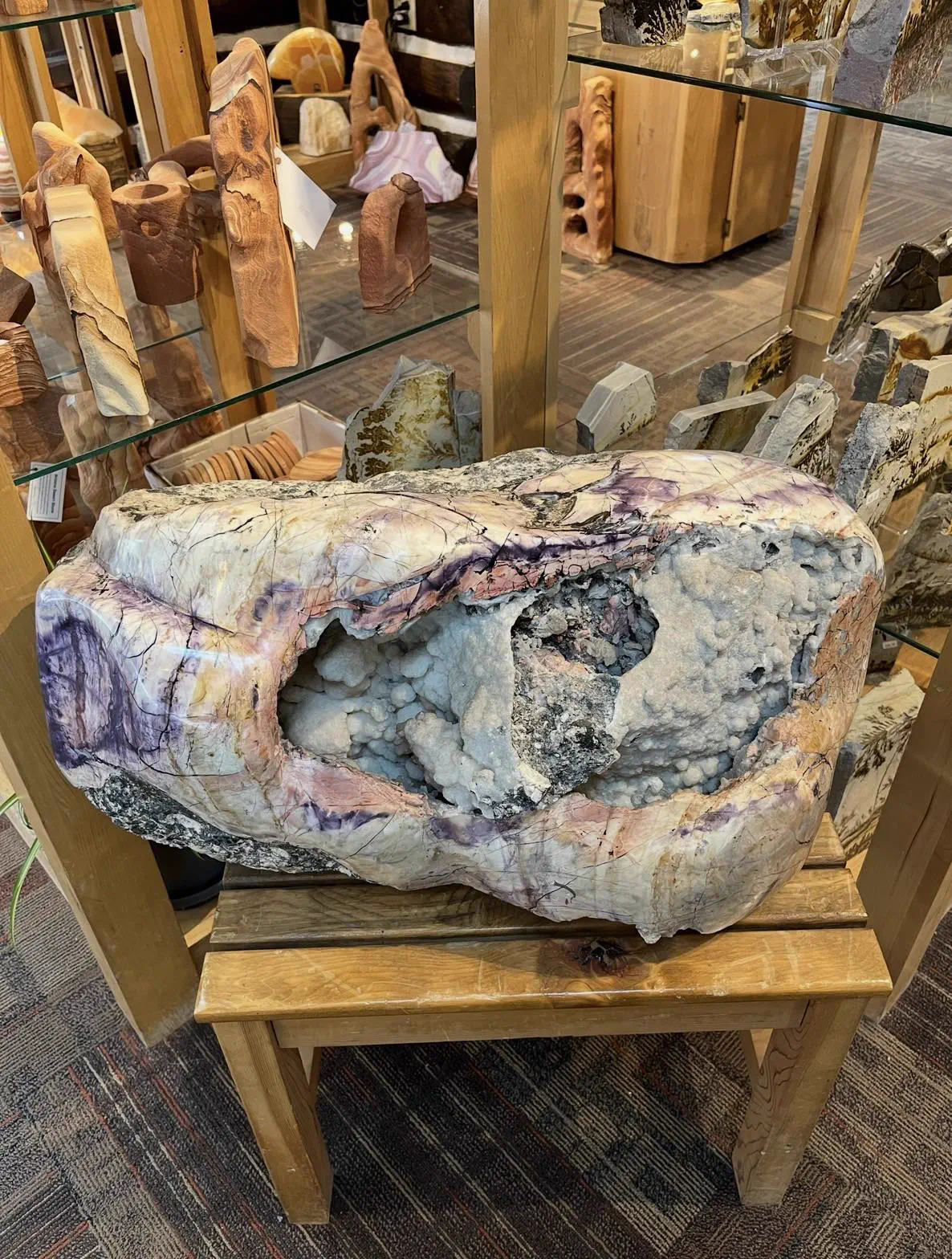 14Colossal Things That Had No Right Being That Big𫣠41 Absolute Units of a Tiffany stone