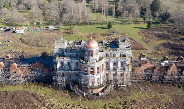 POV: You vs These 8 Absolute Tanks of Pure Chaos đ« 18 Massive abandoned mansion that dwarfs everything around it