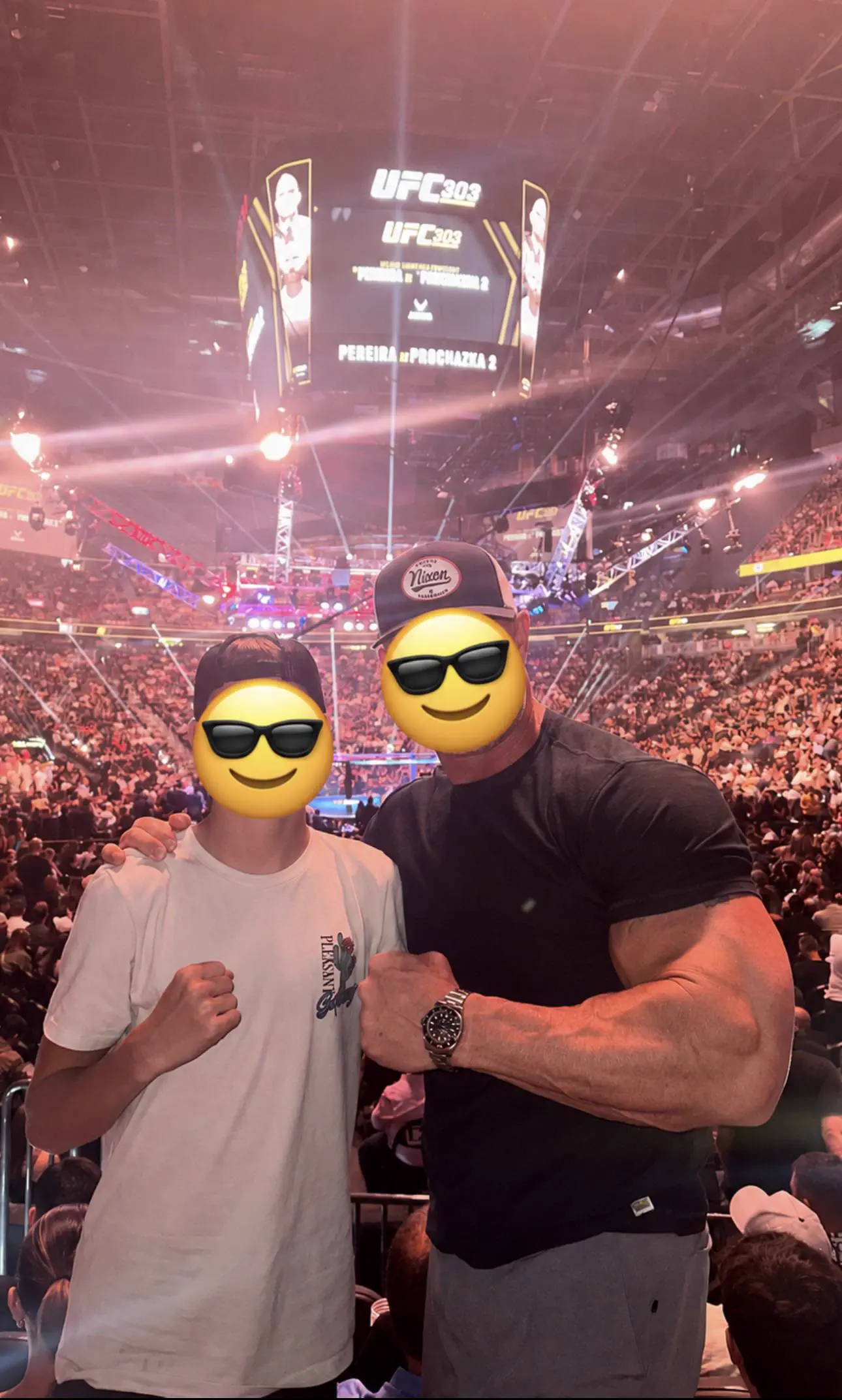 9 Everyday Objects That Went Full Beast Mode đ« 16 Absolute unit of a massively muscular arm