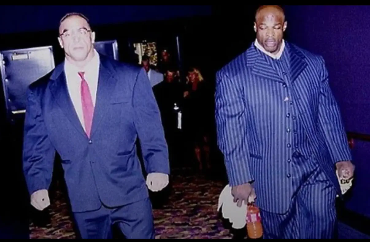 10 Oversized Things That Have Zero Chill đ« 14 Absolute Units of bodybuilders in suit