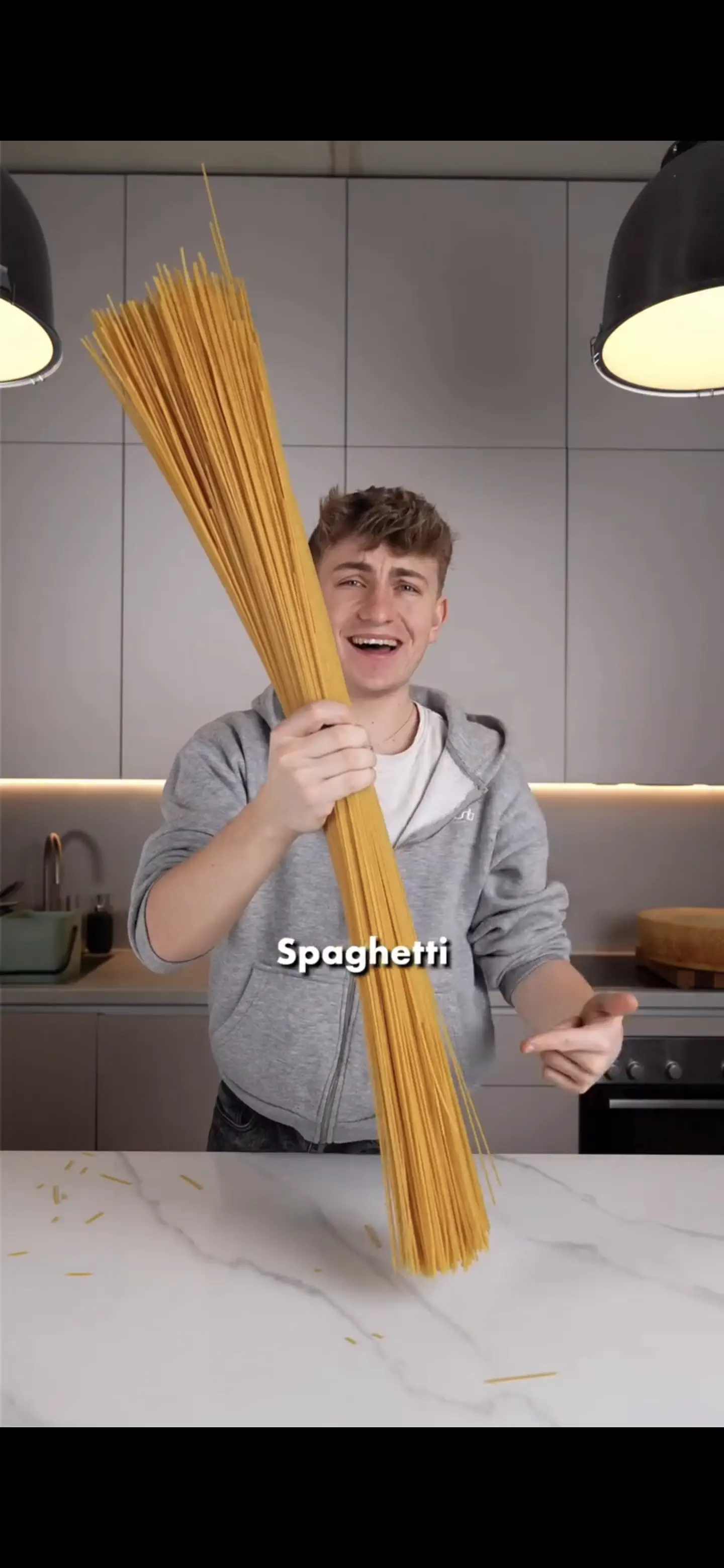 9 Everyday Objects That Went Full Beast Mode đ« 12 Absolute unit of spaghetti measuring 92 cm or 3 feet long