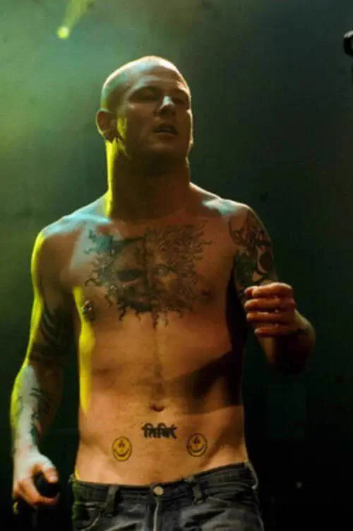 9 Oversized Things That Broke Our Brains Today đ§ 13 Corey Taylor showing off his massive neck