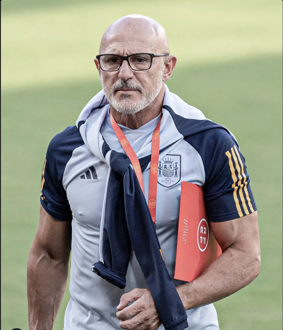 The 10 Most Enormous Absolute Units Online Right Now đ« 15 Absolute Units of a football manager Luis de la Fuente