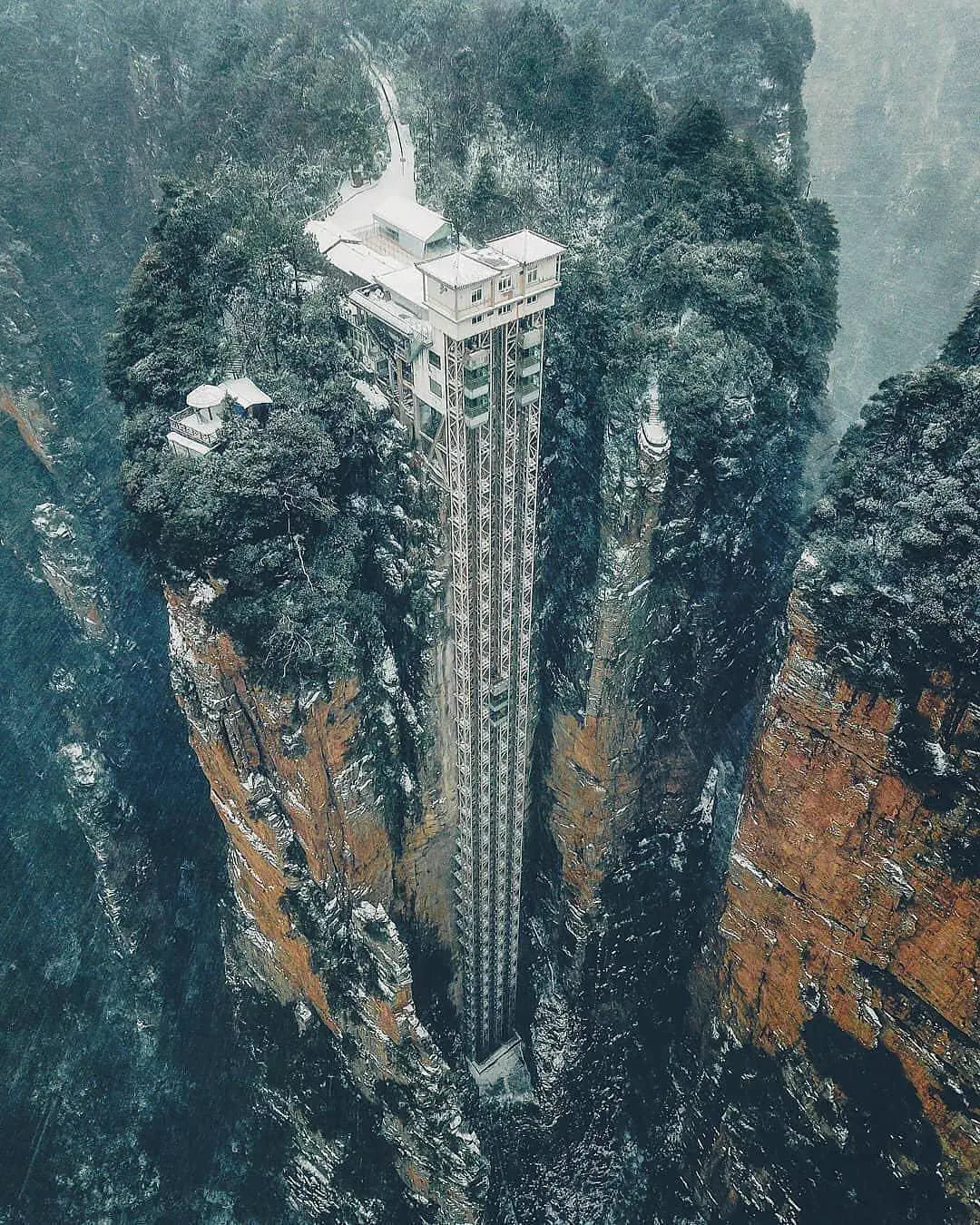 We Found 9 Things That Defy Logic and Scale Itself đ€Ż 17 Absolute Units of a Glass Elevator.