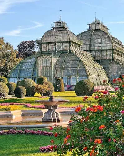 9 Big Boys Who Stole Our Hearts With Zero Chill đ« 19 Absolute Units of a Greenhouse.