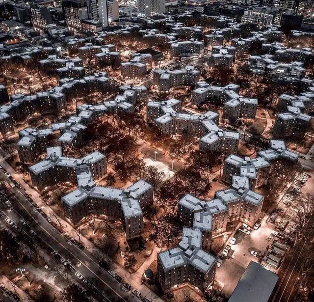 QUESTION: Why Are These 8 Absolute Units So Massive? đ« 13 A colossal housing project with massive scale