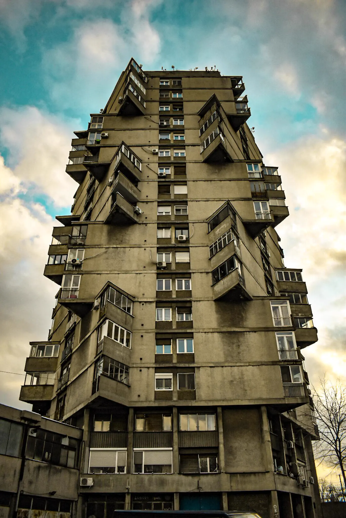 PUNCH: 8 Giants That Made Reality Go Sideways đ« 11 Colossal housing tower dominating the surrounding buildings