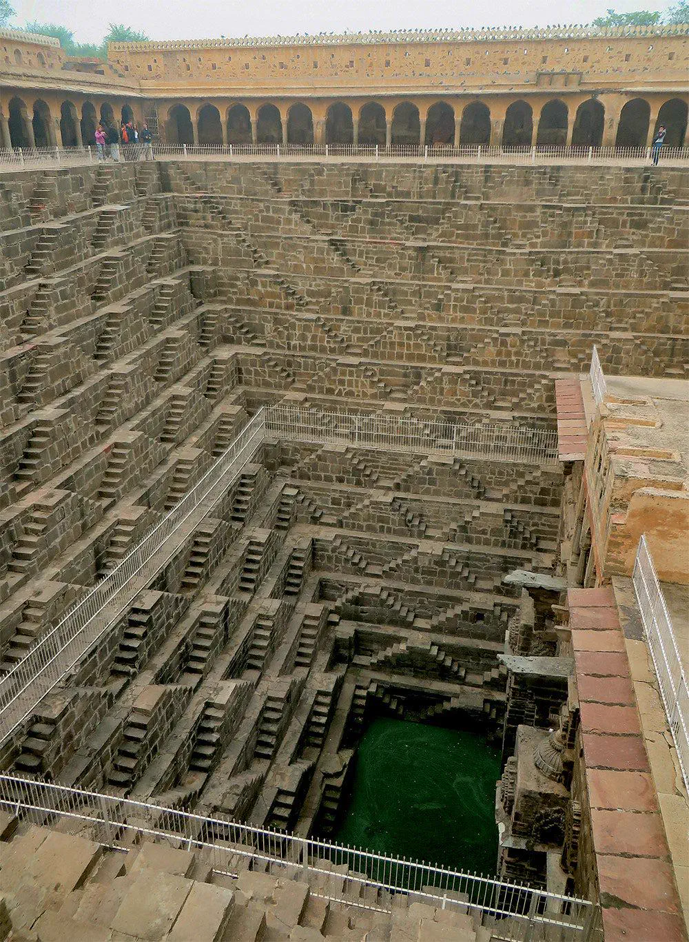 RANKING: The 14 Chonkiest Wonders Ever Documented 🫠 28 Colossal historic stepwell