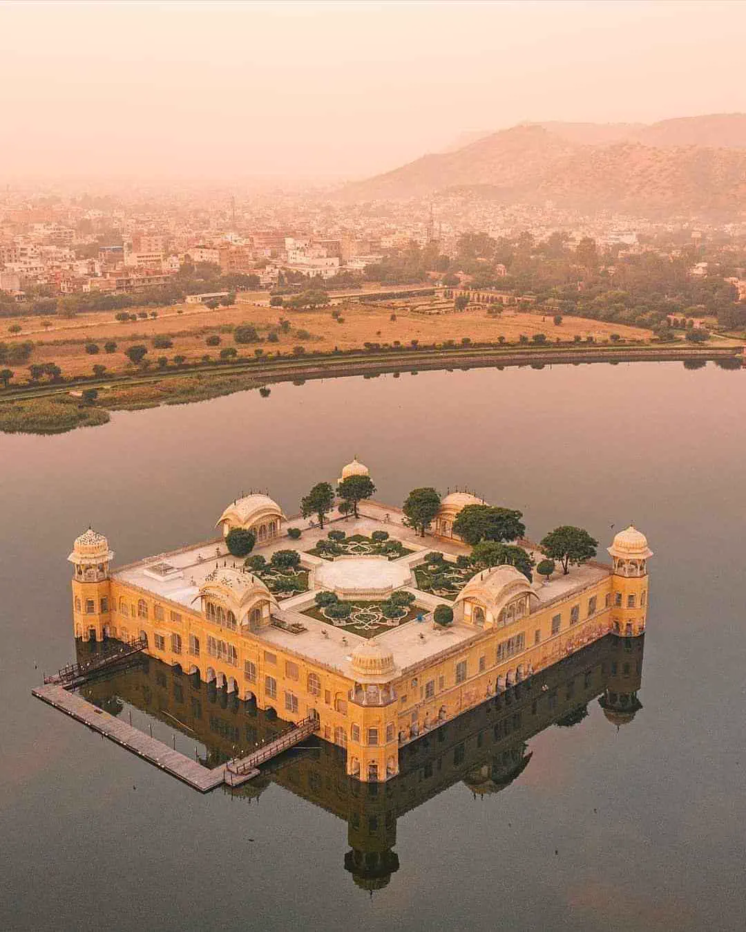 Wait Till You See These 10 Wonders Built Different đ€Ż 16 Colossal water palace building