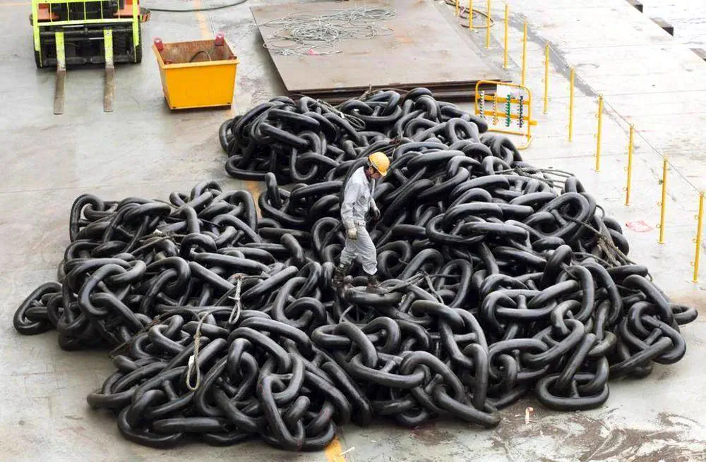 RANKING: The 10 Chonkiest Units Ever Documented đ« 21 Absolute Units of anchor chain on a large cargo