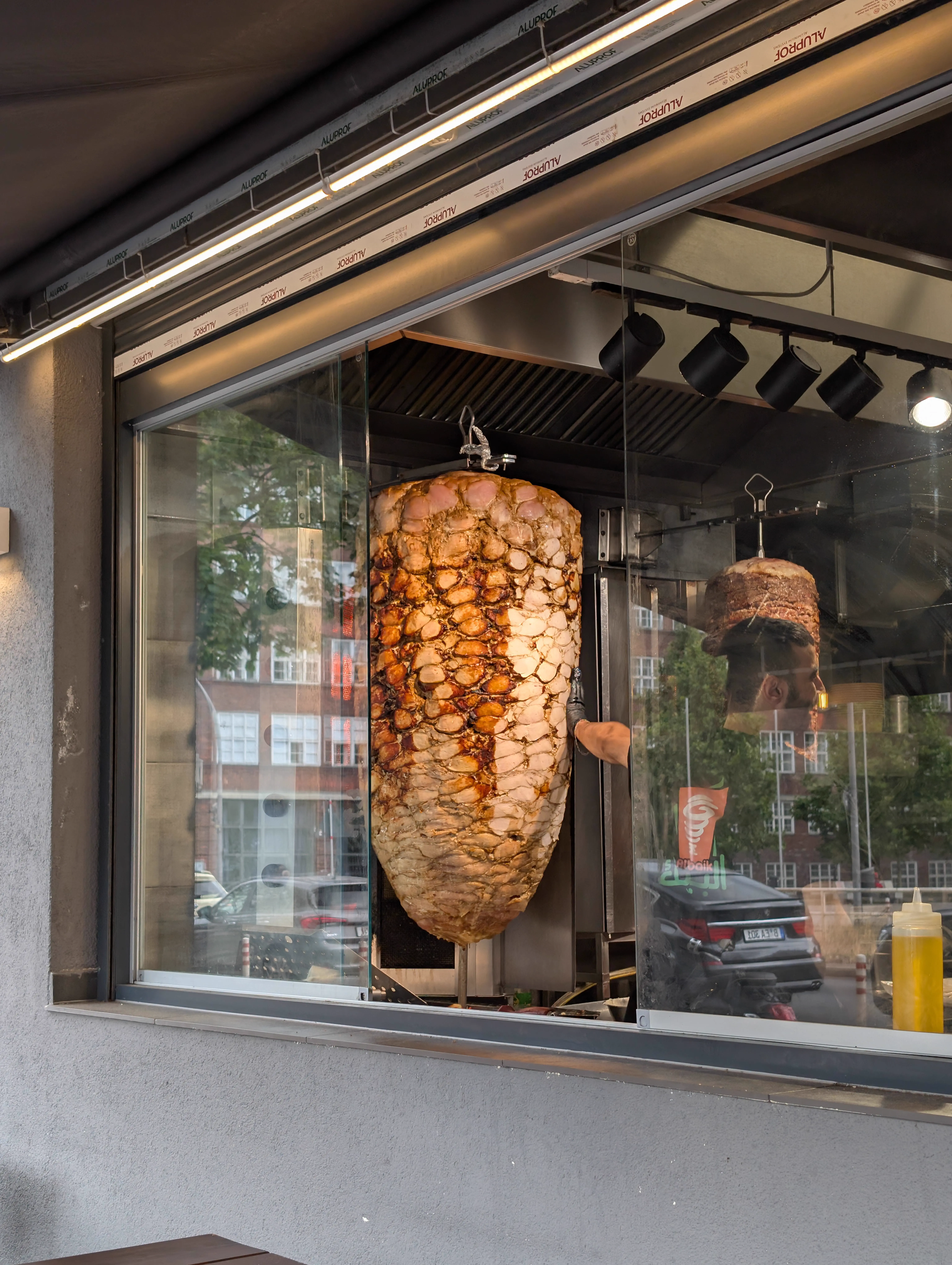QUESTION: Why Are These 8 Absolute Units So Massive? đ« 11 An enormous döner spit roasting vertically