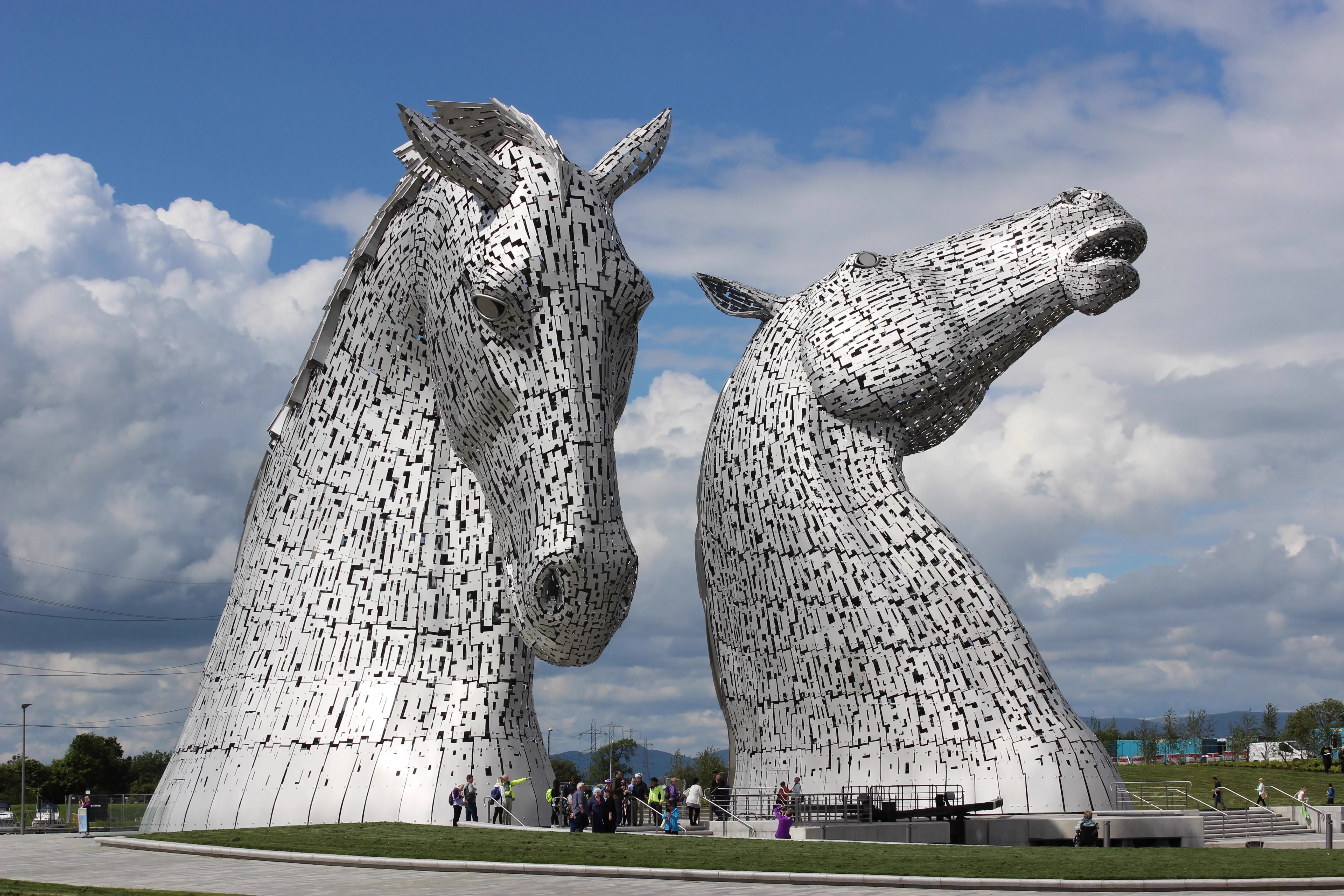 Wait Till You See These 4 Wonders Built Different 8 Colossal horse sculptures towering over the landscape