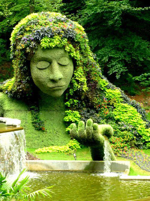 PUNCH: 8 Giants That Made Reality Go Sideways đ« 13 Massive mosaiculture sculpture made from plants and flowers