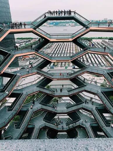The 8 Most Colossal Units Ever Spotted Online đ« 16 Massive staircases stretching into the distance