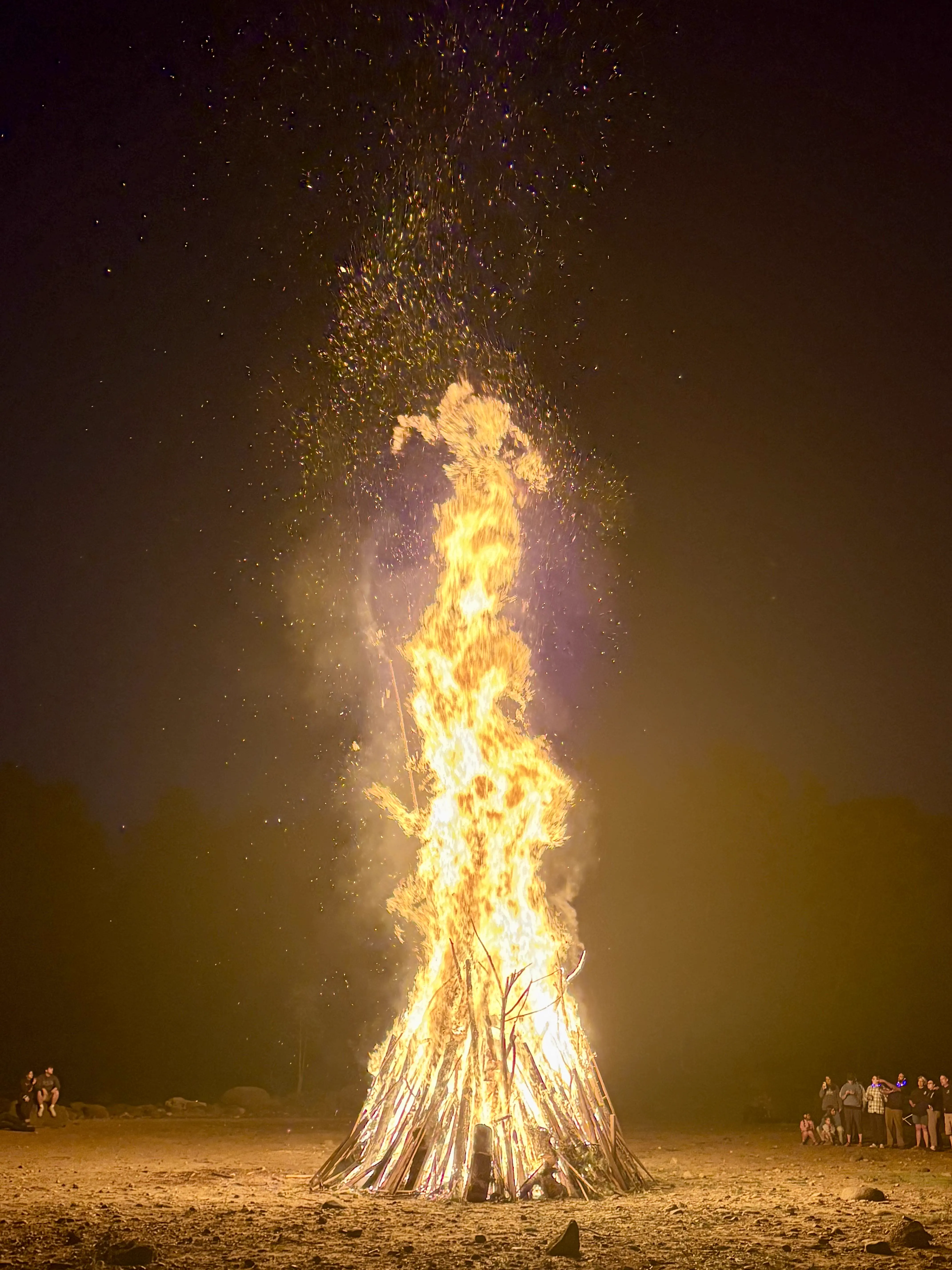 11 Oversized Legends That Rewrote the Rulebook đ« 23 Absolute Units of a bonfire