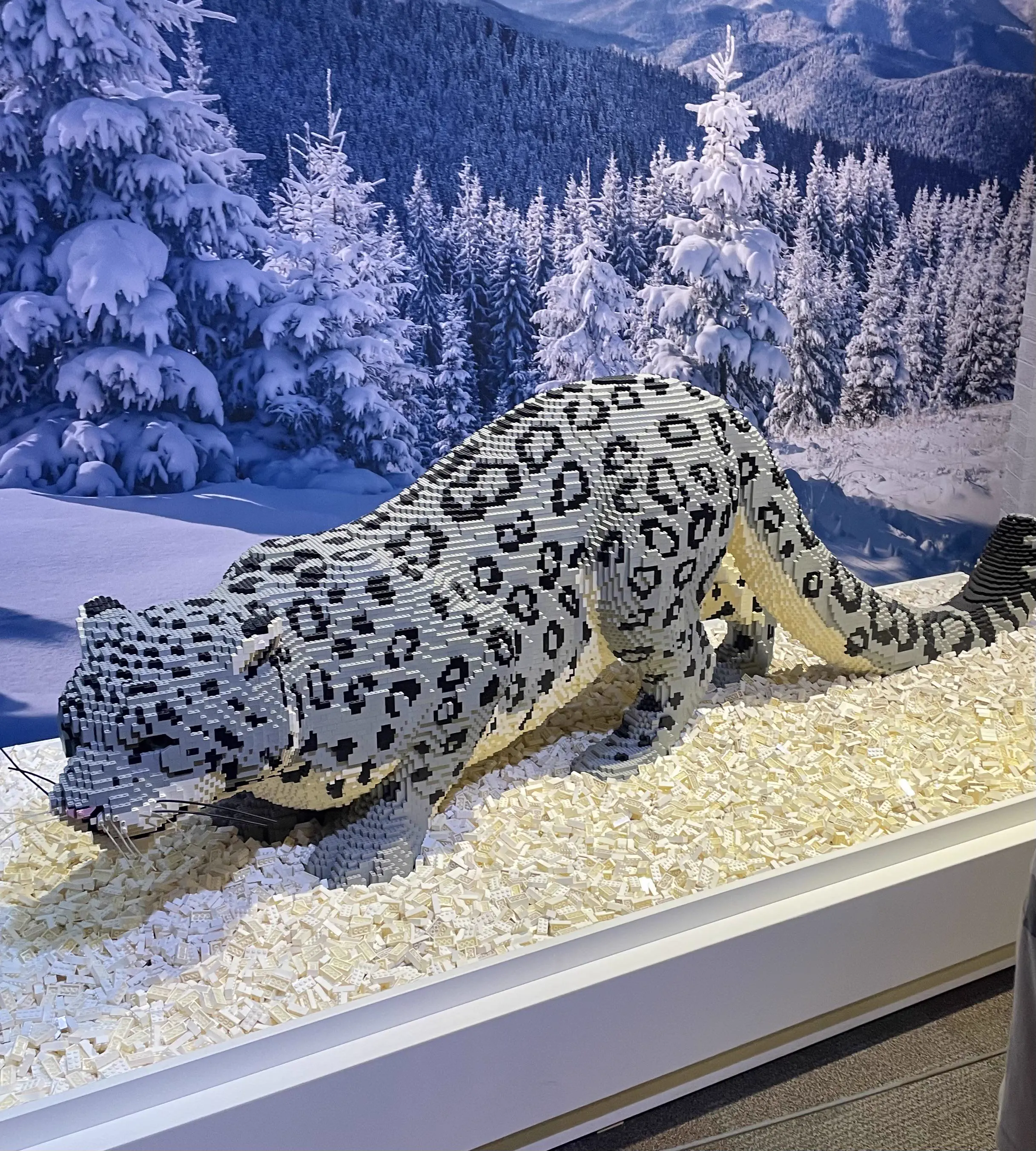 8 Oversized Wonders That Shouldn't Be Real đ€Ż 10 Absolute Units of a Lego Snow Leopard