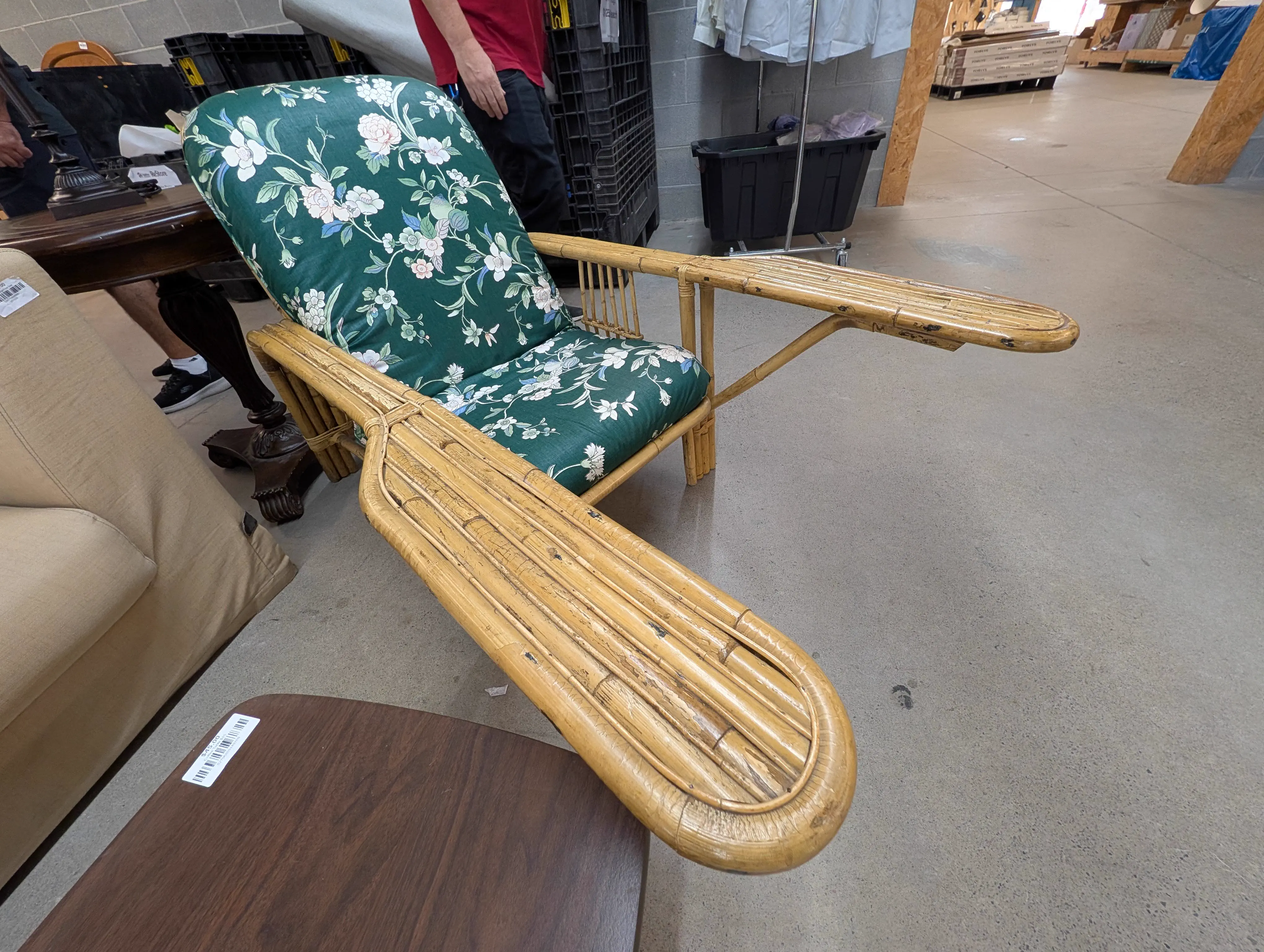 6 Chaotic Creatures Built Different đ« 9 Absolute Units of a set of arm rests