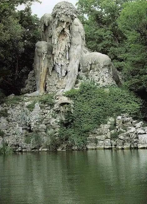 PUNCH: 10 Giants That Made Us Question Everything đ« 12 absolute units of a stone statue