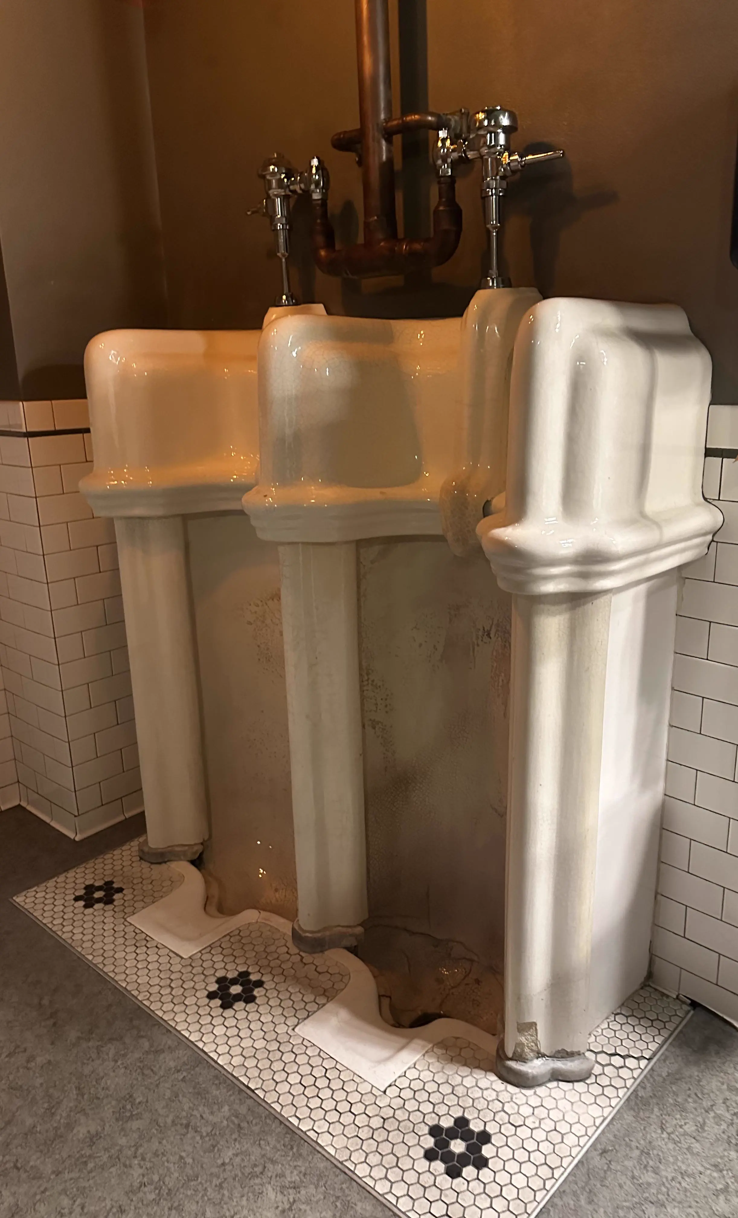 11 Everyday Objects That Puffed Up Into Absolute Units đ« 23 Absolute Units of a urinal