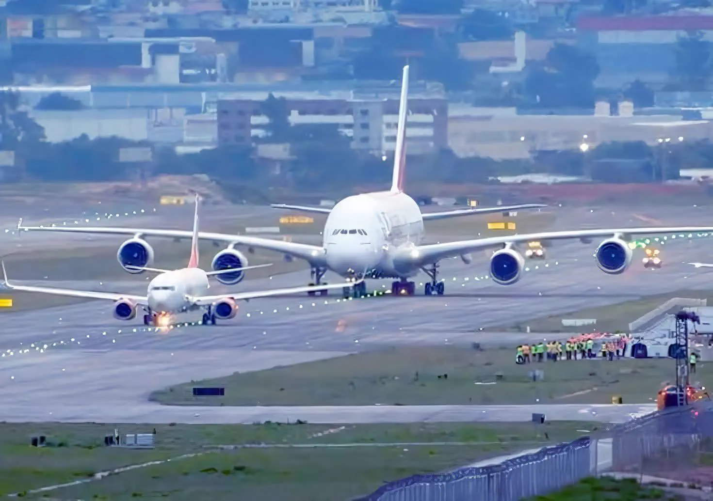 8 Mundane Things That Mutated Into Pure Chaos đ« 10 Absolute Units of an airplane
