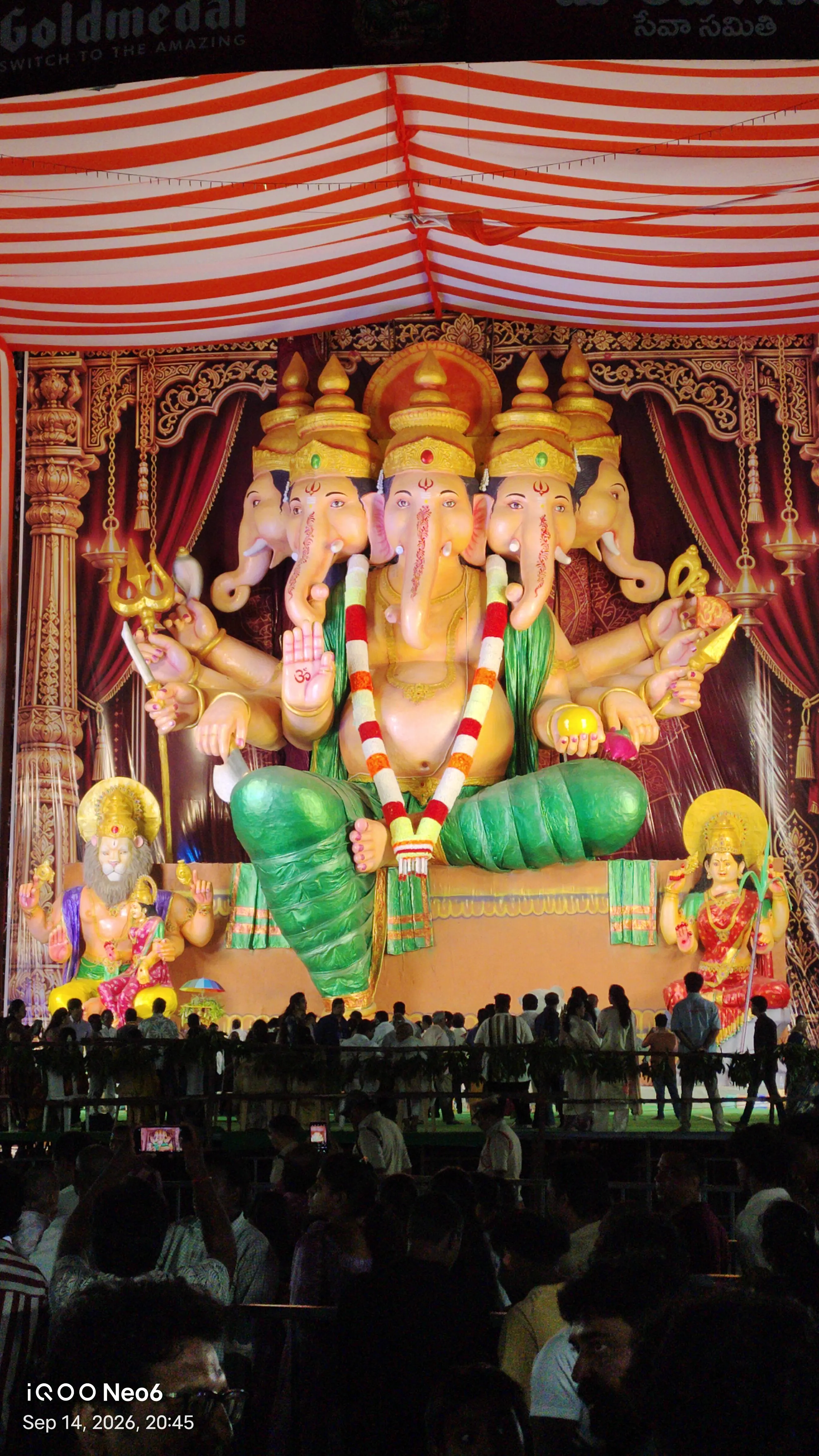 7 Everyday Things That Grew Into Absolute Tanks đ« 12 Absolute Units of an Idol Statue in India