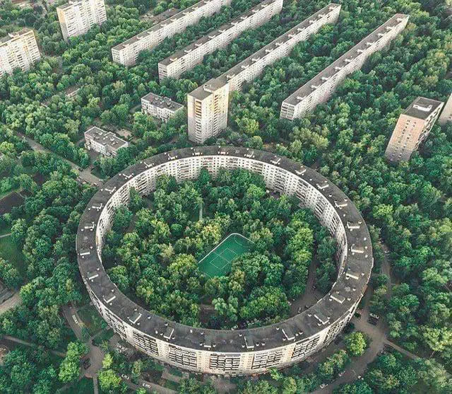 POV: You vs These 6 Absolute Tanks of Chaos đ« 14 Absolute Units of Soviet Housing.