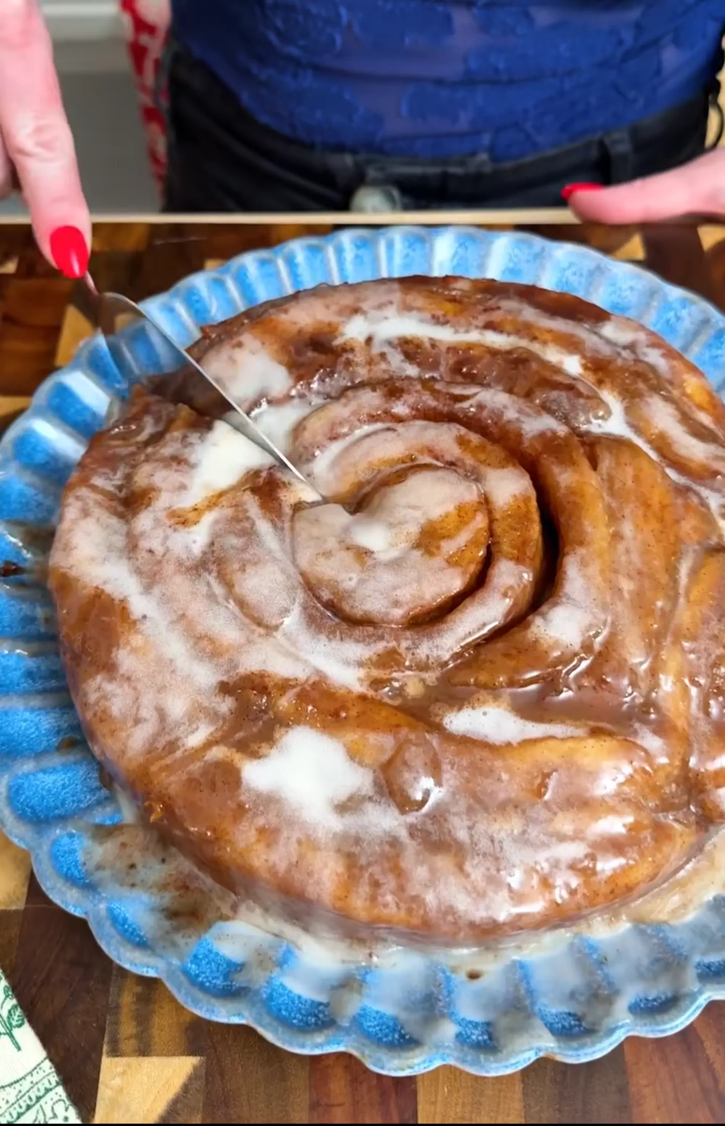 Wait Till You See These 8 Wonders Go Absolute Unit đ« 10 Enormous cinnamon roll absolute unit