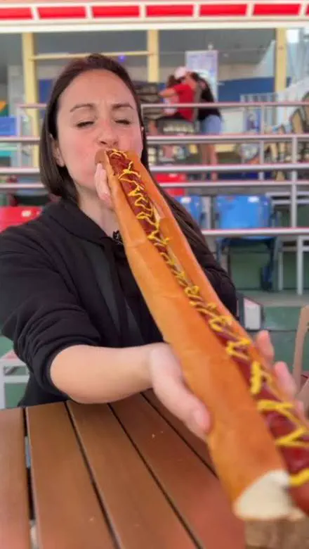 Wait Till You See These 11 Giants Built Like Tanks đ« 23 Oversized hotdog that looks comically massive