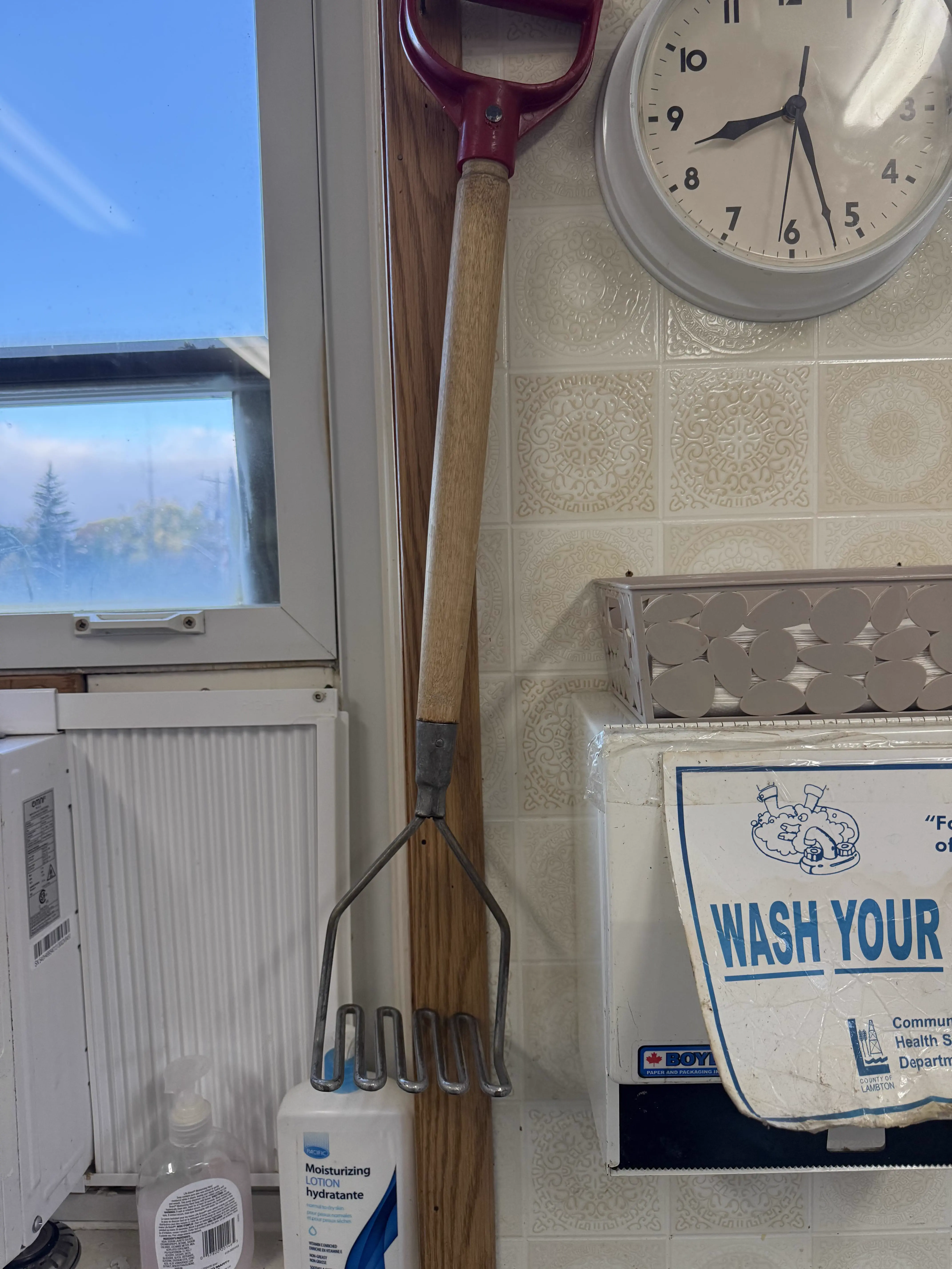 The 5 Most Enormous Things We Found Online đ€Ż 11 Comically oversized potato masher compared to a normal kitchen utensil