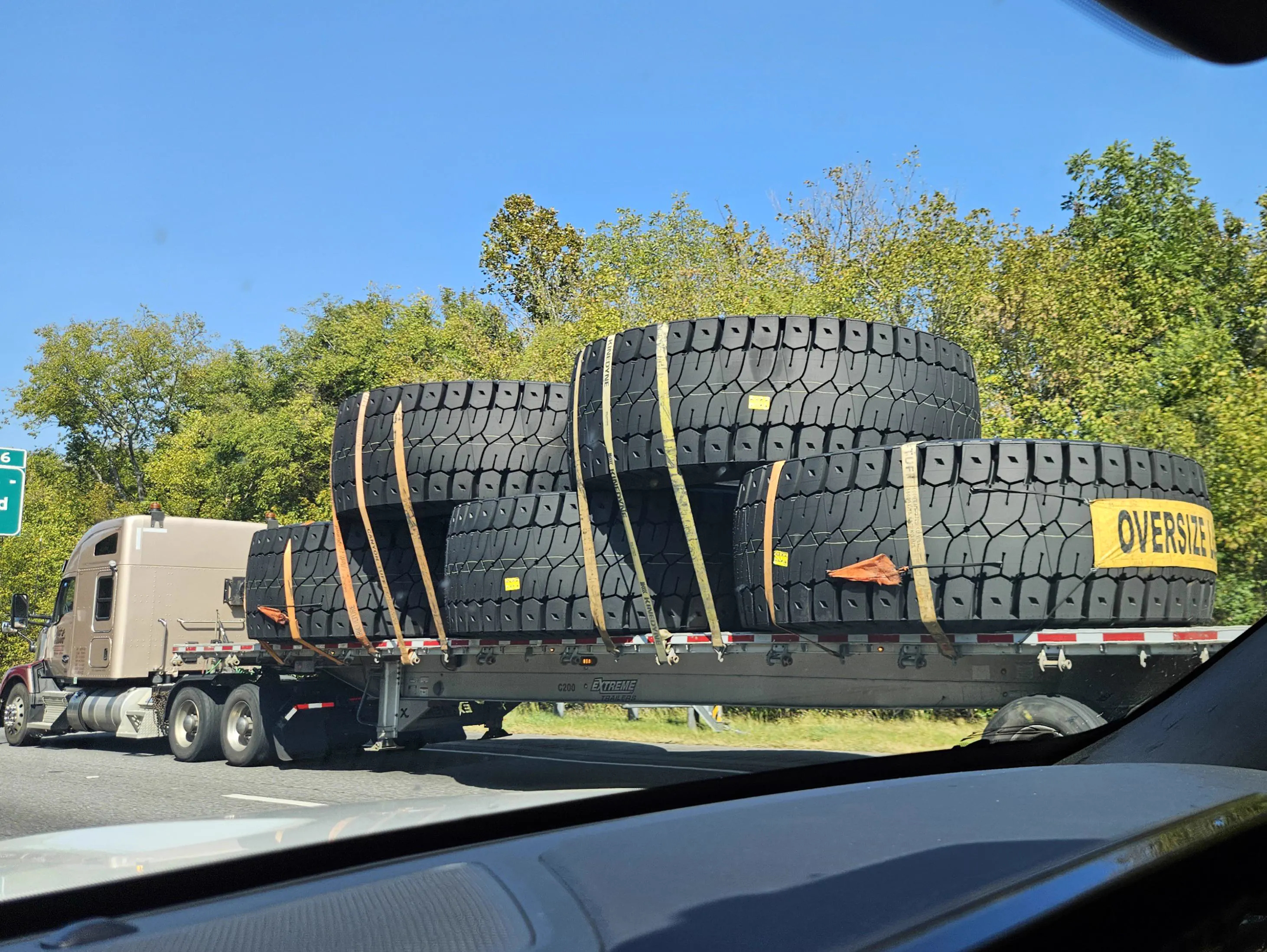Wait Till You See These 11 Giants Built Like Tanks đ« 17 Colossal earth mover tires dwarfing nearby people