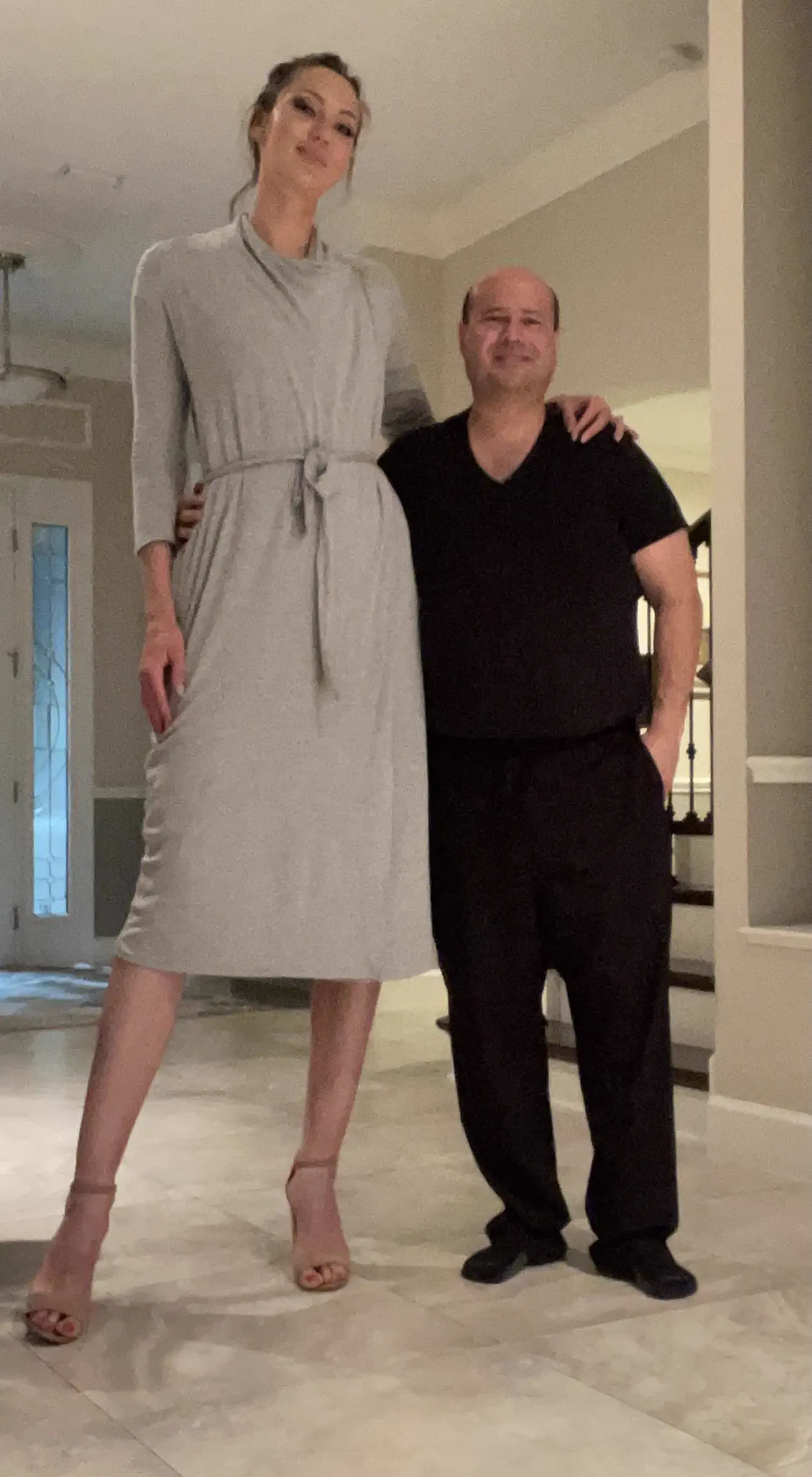 Wait Till You See These 11 Giants Built Like Tanks đ« 13 Absolute unit towering over a 5 foot 10 person
